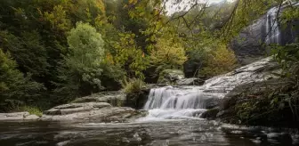 Suuçtu Şelalesi Sonbaharda Ziyaretçi Akınına Uğruyor