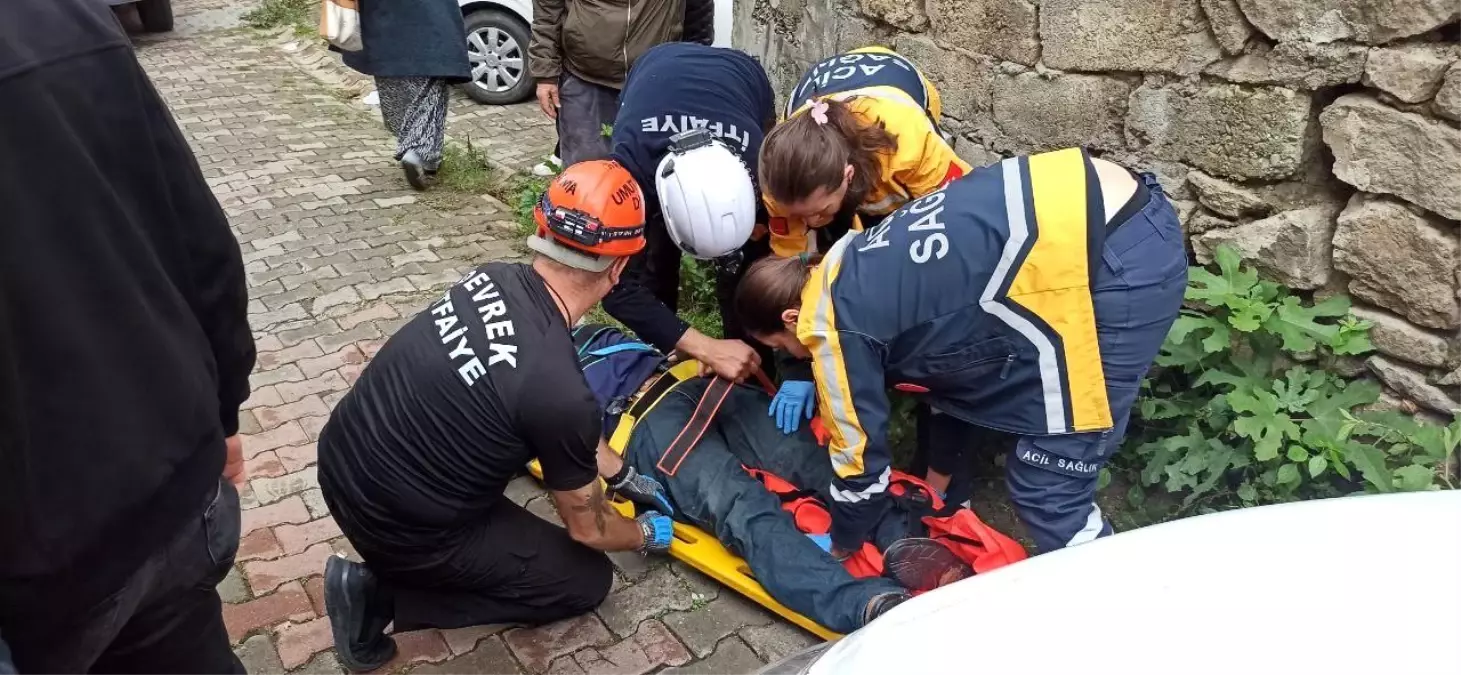 Zonguldak'ta Freni Boşalan Otomobil Yürüyene Çarptı