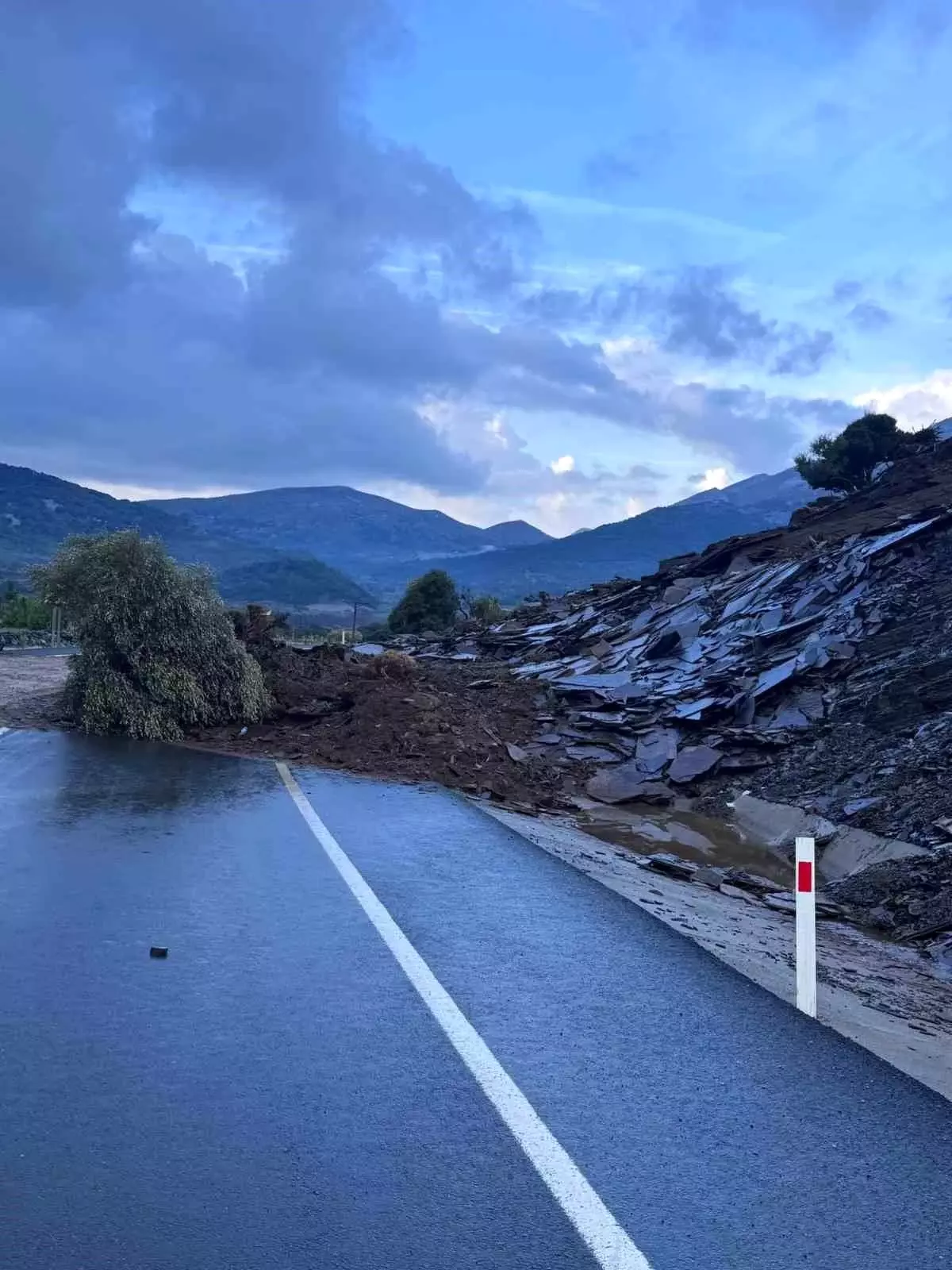 Gökçeada'da Şiddetli Yağışlar Sele Neden Oldu