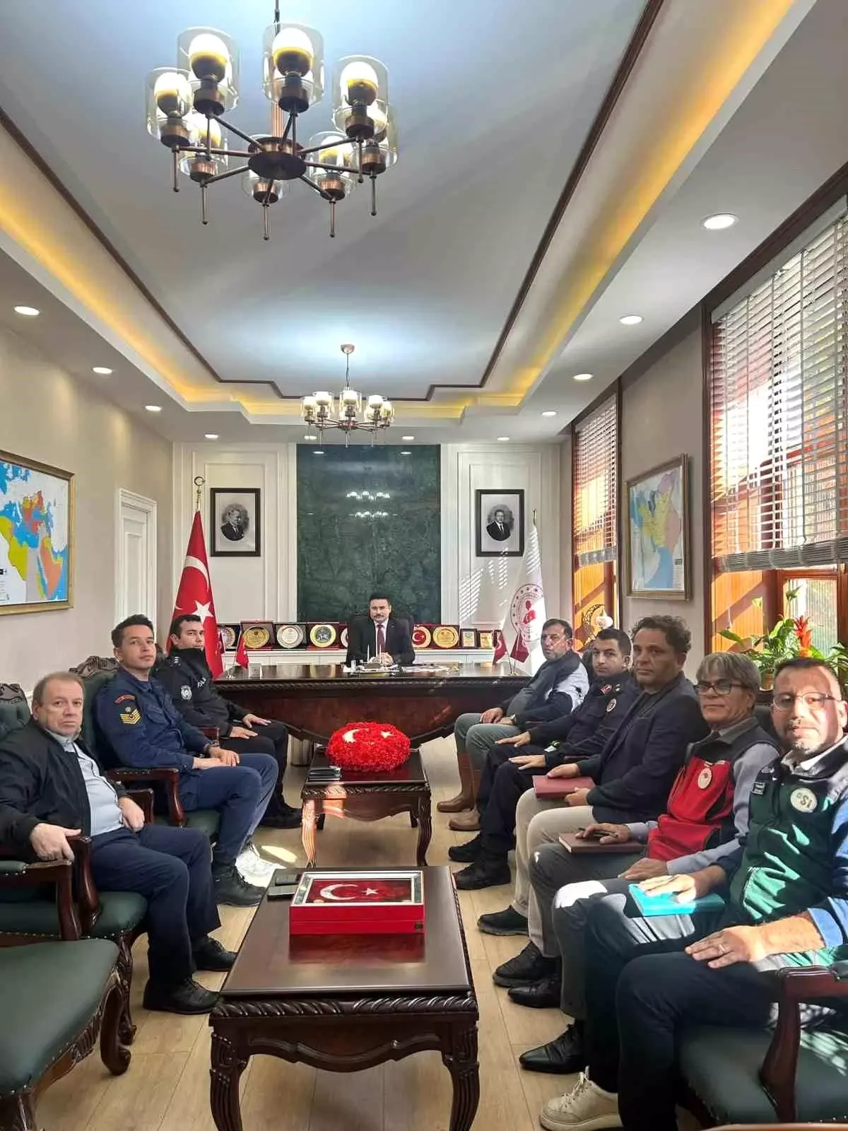 Gökçeada'da Sağanak Yağış Sonrası Sel: Ekipler Zarar Tespiti Yapıyor