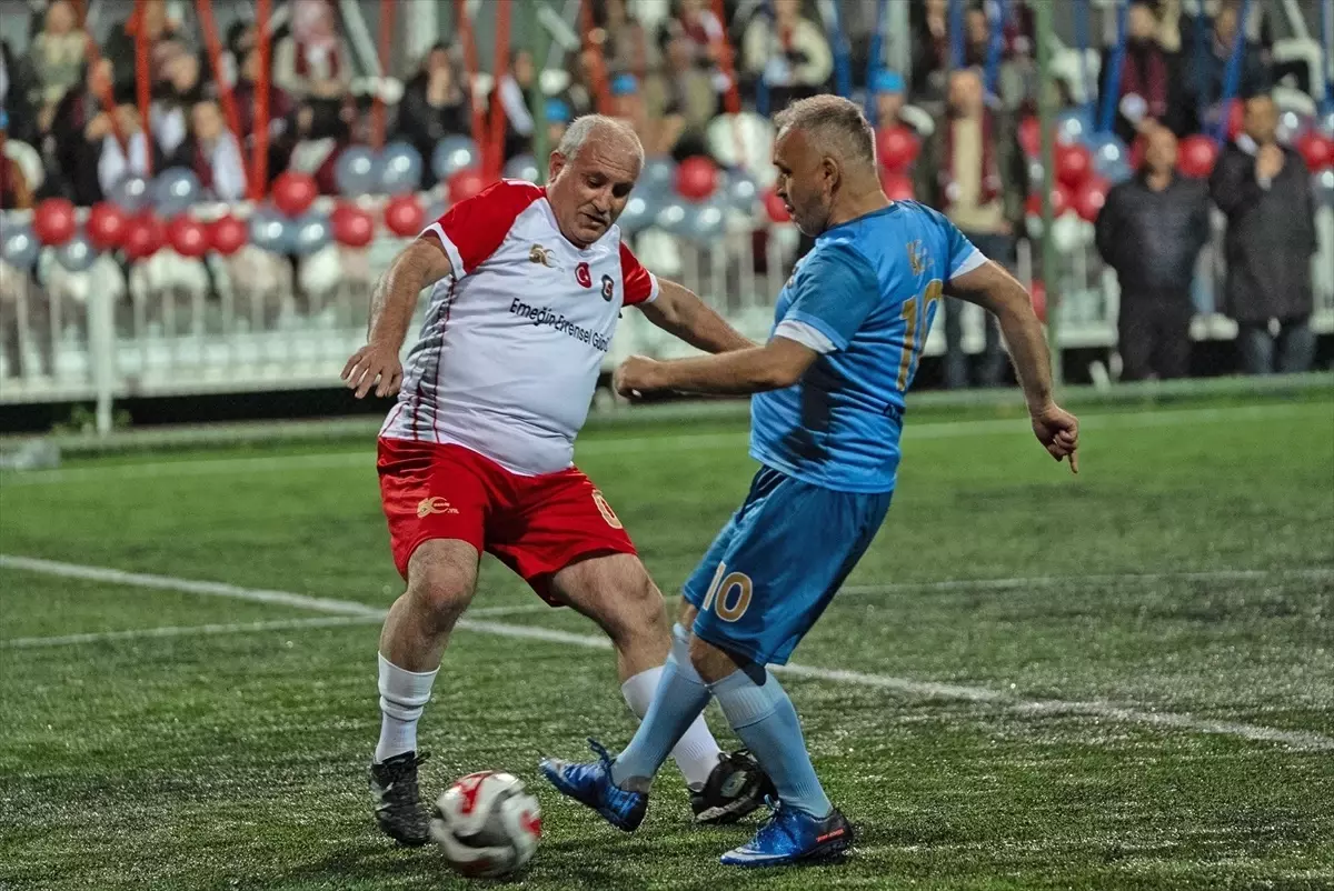 HAK-İŞ 50. Yılında Gazetecilerle Dostluk Maçı Düzenledi