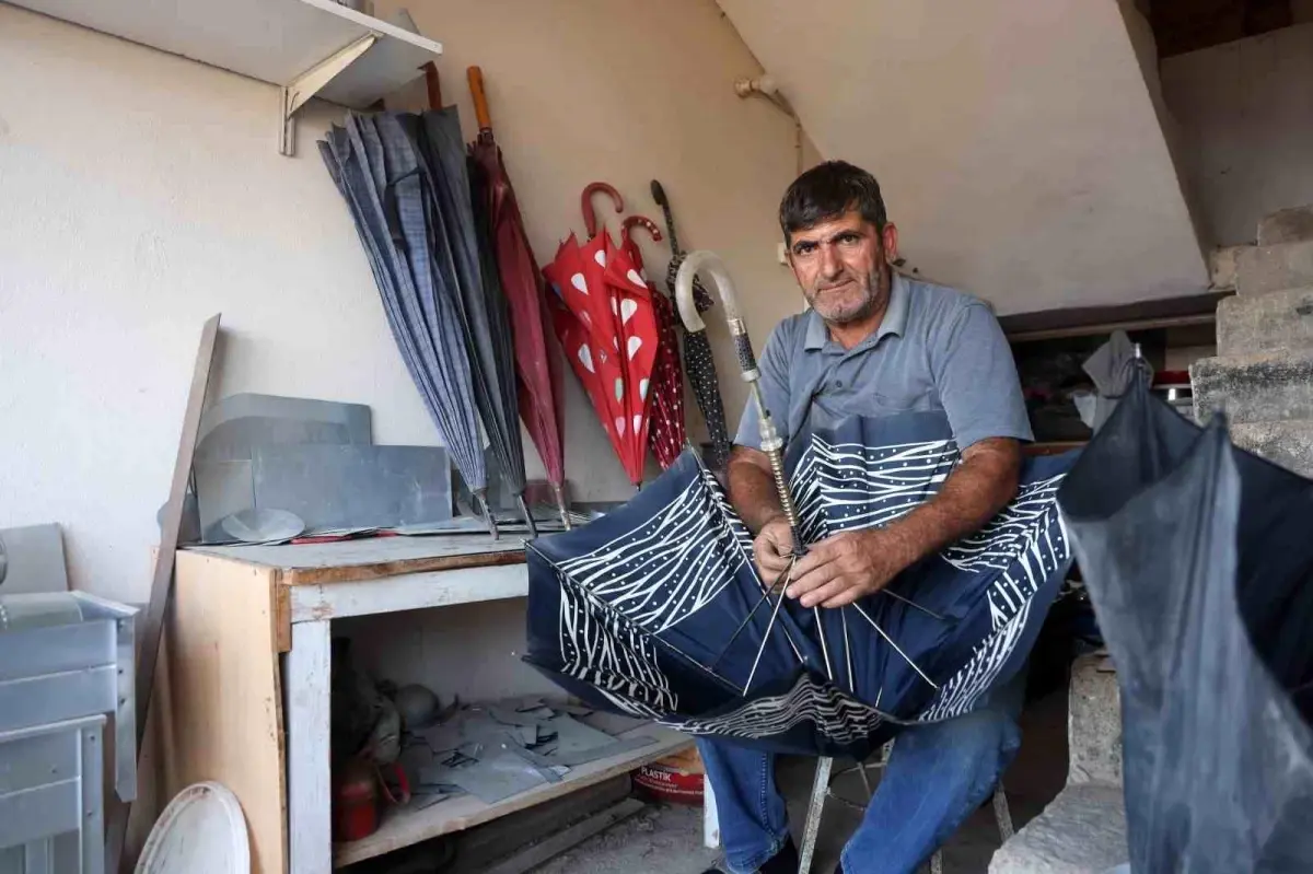 Kuraklığın Ardından Gelen Yağmurda Şemsiye Tamiri Talepleri Artıyor