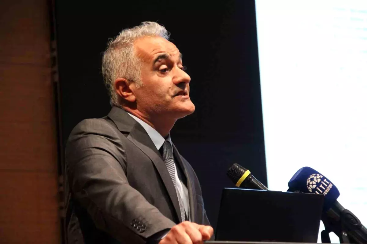 Hitit Üniversitesi'nde İdari Tarih Konferansı Düzenlendi