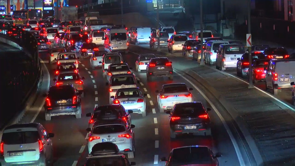 İstanbul'da Akşam Trafiği Felç Oldu