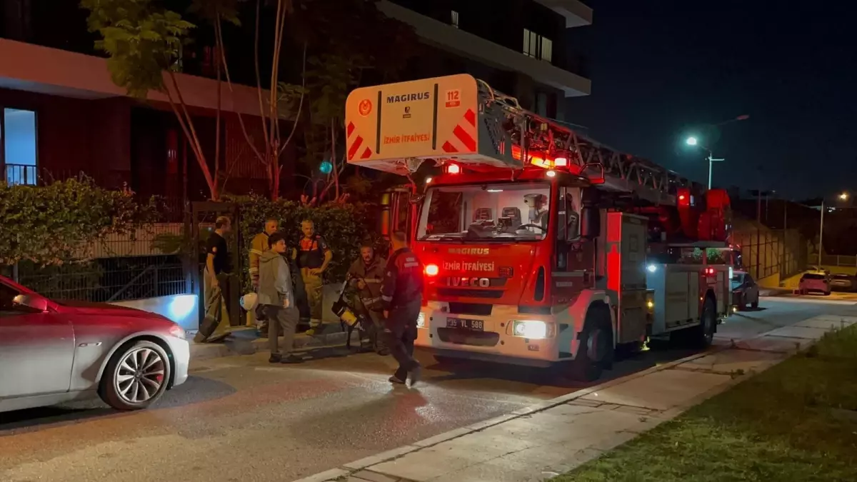 İzmir'de 7 Katlı Apartmanda Yangın Çıktı