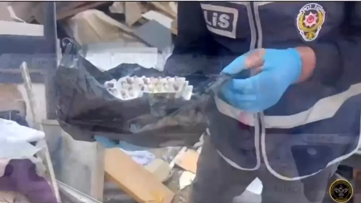 İzmir'de Uyuşturucu Operasyonu: Cezaevi Firarisi Tutuklandı