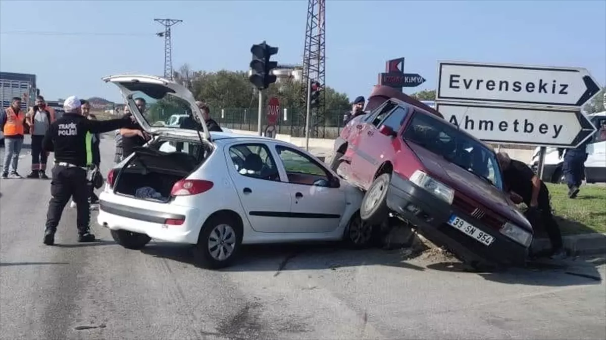 Lüleburgaz'da Trafik Kazası: İki Sürücü Yaralandı