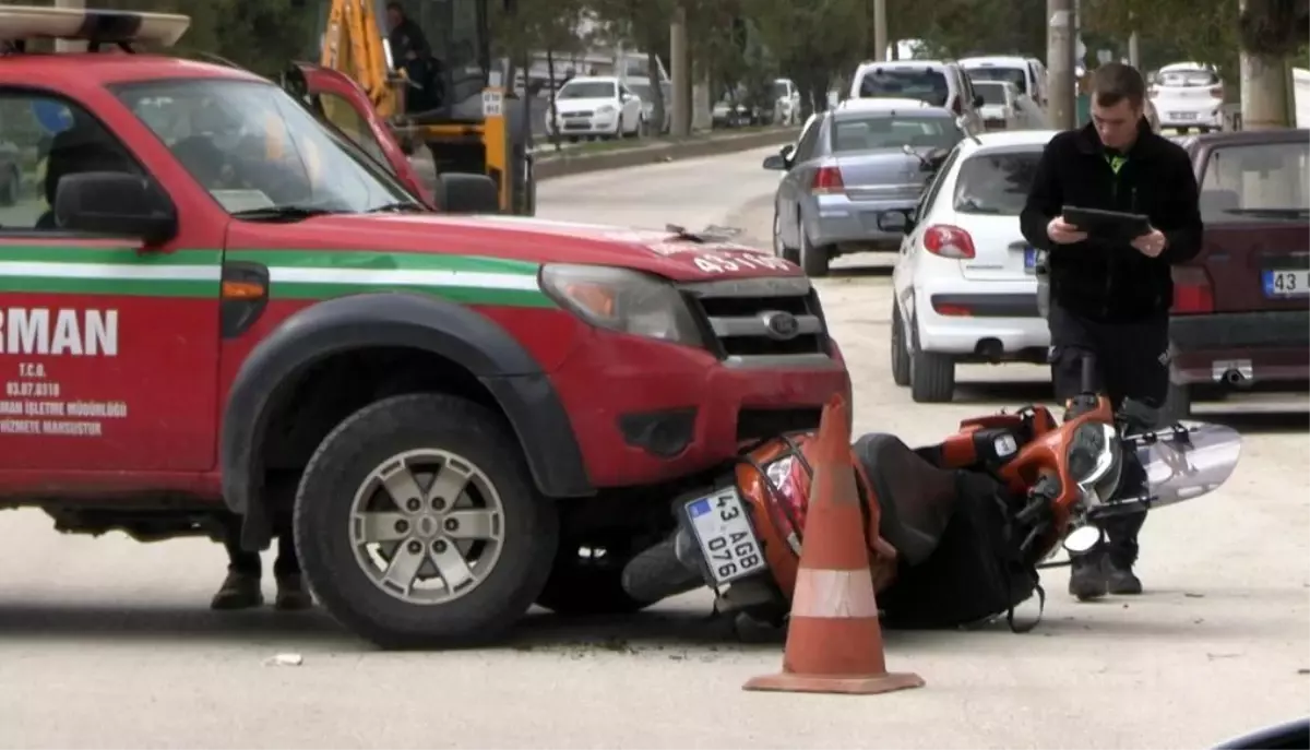 Kütahya'da Trafik Kazası: Motosiklet Sürücüsü Yaralandı