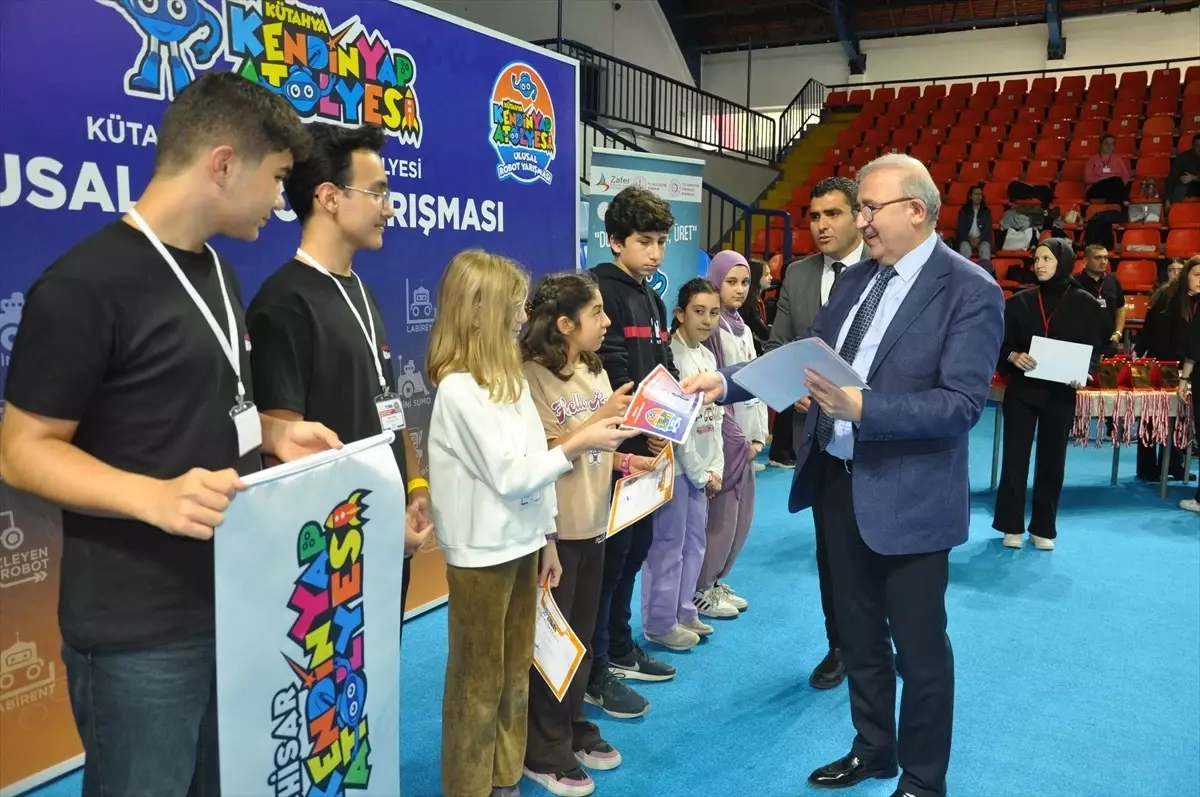 Kütahya'da Ulusal Robot Yarışması'nda Dereceye Girenlere Ödülleri Verildi