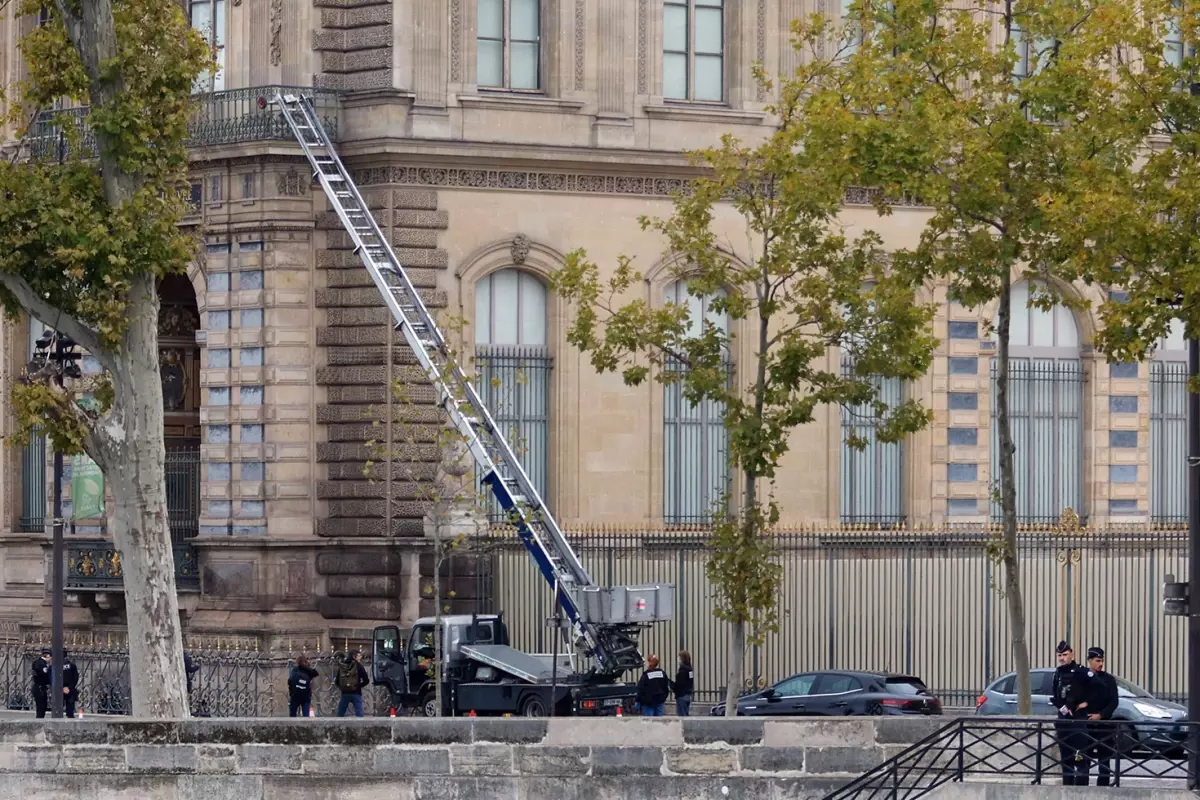 Louvre soygununda kullanılan vinci paylaştılar: Mücevherlerinizi sessizce taşır