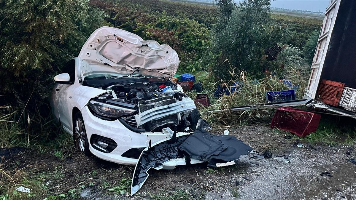 Alaşehir'de Kamyonet Kazası: 2 Ölü, 3 Yaralı