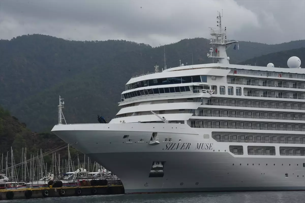 Marmaris'e Kruvaziyerle 580 Yabancı Turist Geldi