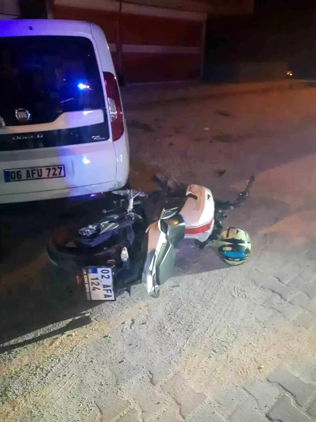 Adıyaman'da Motosiklet Park Halindeki Araca Çarptı: 1 Yaralı