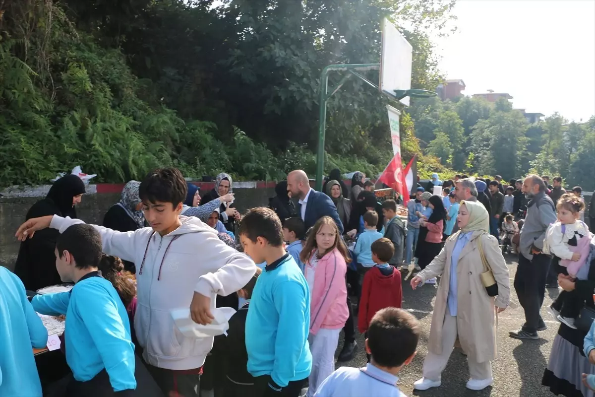 Trabzon'un Of ilçesinde Gazze için Kermes Etkinliği Düzenlendi