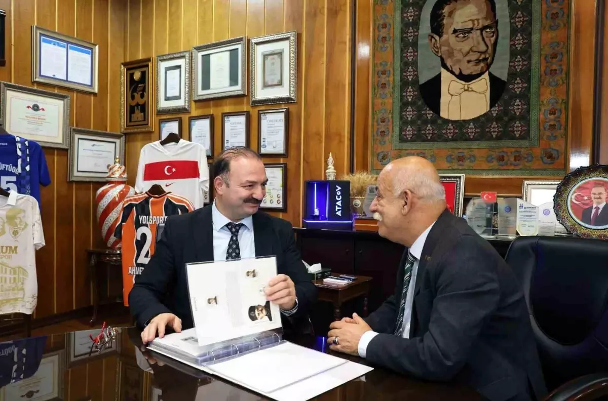 Prof. Dr. Ahmet Nezih Kök, Erzurum Temalı Koleksiyonu ile Büyük Gümüş Madalya Kazandı