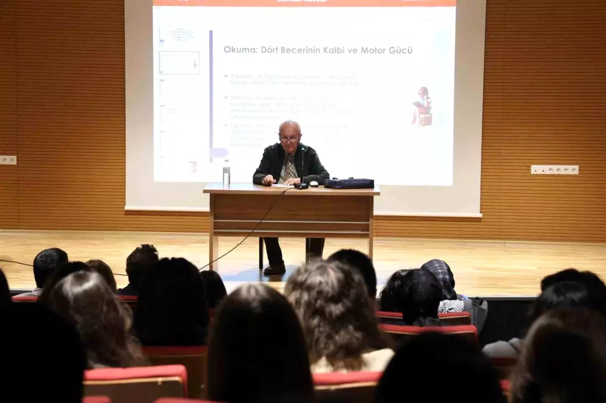 Yabancı Dil Eğitimi Üzerine Konferans Düzenlendi