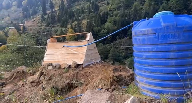 rize nin ayder yaylasi nda mezar gibi gorunen su 19178078 3631 m