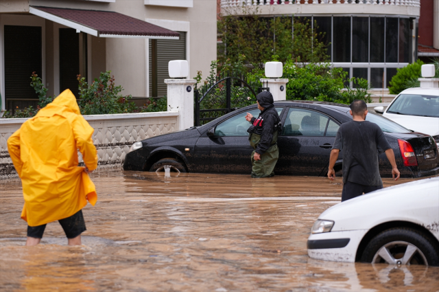 The situation in Foça, hit by the flood, is getting worse: May God help us