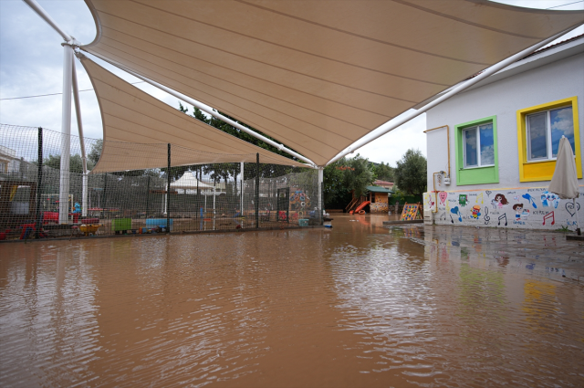 The situation in Foça, hit by the flood, is getting worse: May God help us