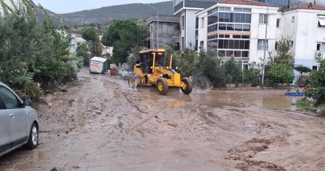 Selin yıkıp geçtiği Foça'da yaşlı adam kayıp Selin yıkıp geçtiği Foça'da yaşlı adam kayıp