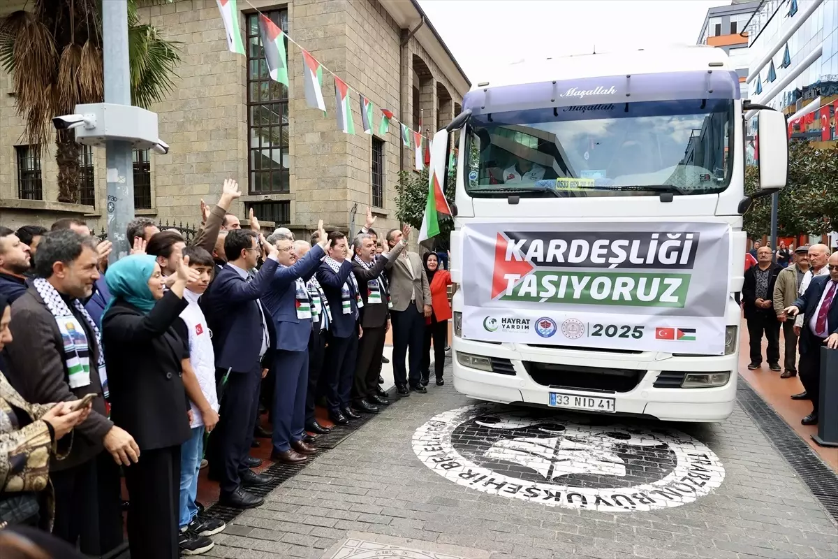 Trabzon'dan Gazze'ye 10 Tır İnsani Yardım Gönderildi