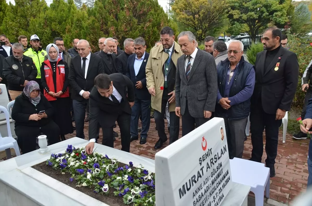 TUSAŞ saldırısında şehit olan taksi şoförü Murat Arslan mezarı başında anıldı