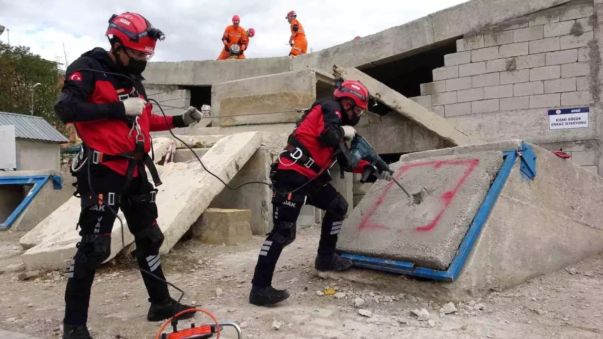 Van'da 2011 Depremi Tatbikatı Gerçekleştirildi