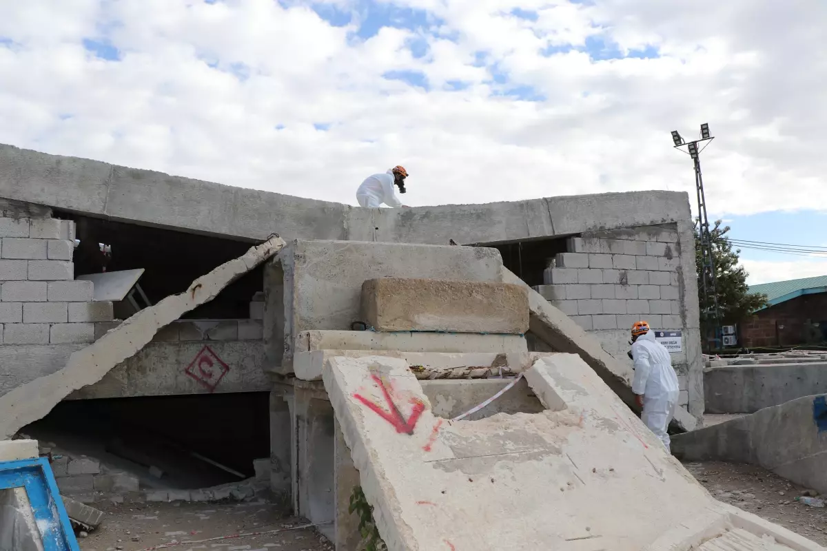 Van'da 2011 Depreminin 14. Yıldönümünde Tatbikat Düzenlendi