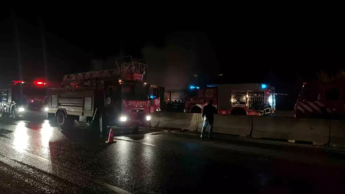 Yalova-İzmit yolunda tırda yangın paniği