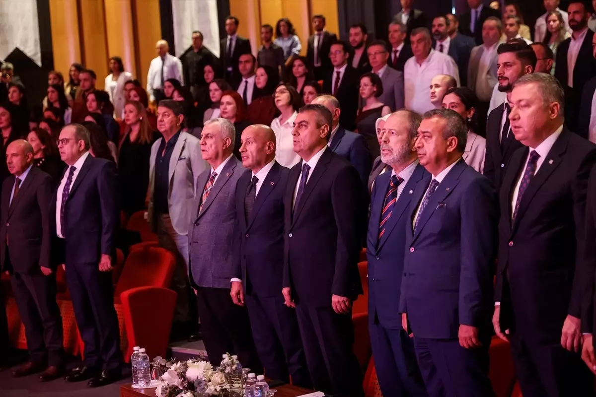 Akdeniz'de en fazla tekstil ihracatı yapan firmalara ödül verildi