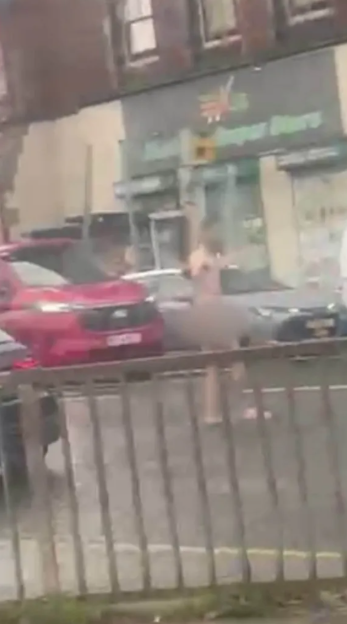 araclara saldiran ciplak adam trafigi felc etti 19181847 3181 m