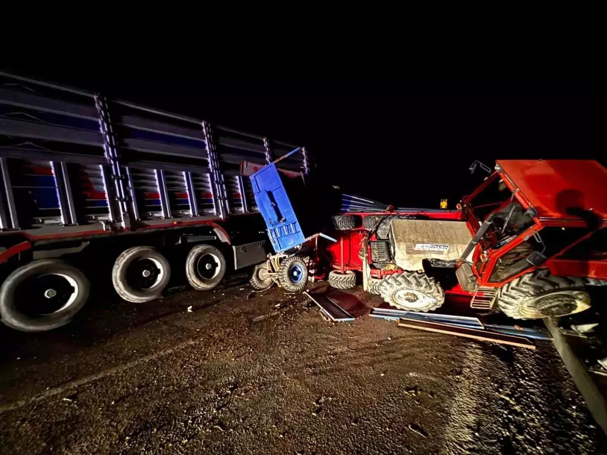 Kırklareli'nde Tır ve Traktör Çarpıştı, Maddi Hasar Oluştu