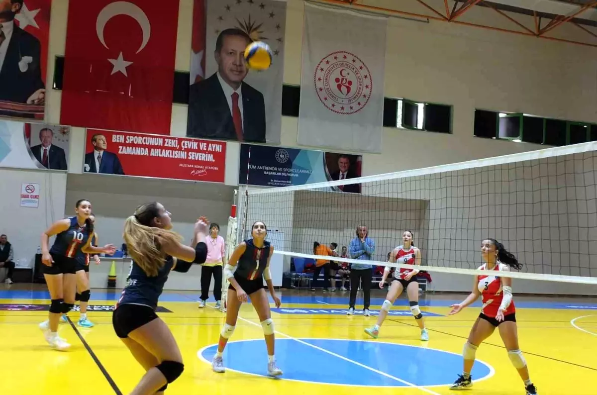 Cumhuriyet Kupası Voleybol Turnuvası Sona Erdi