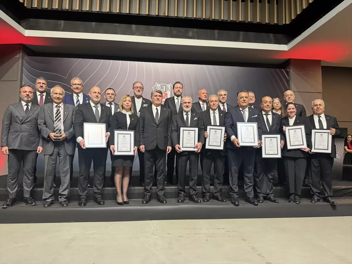 Beşiktaş'ta Divan Kurulu Başkanlığına Ahmet Ürkmezgil Seçildi