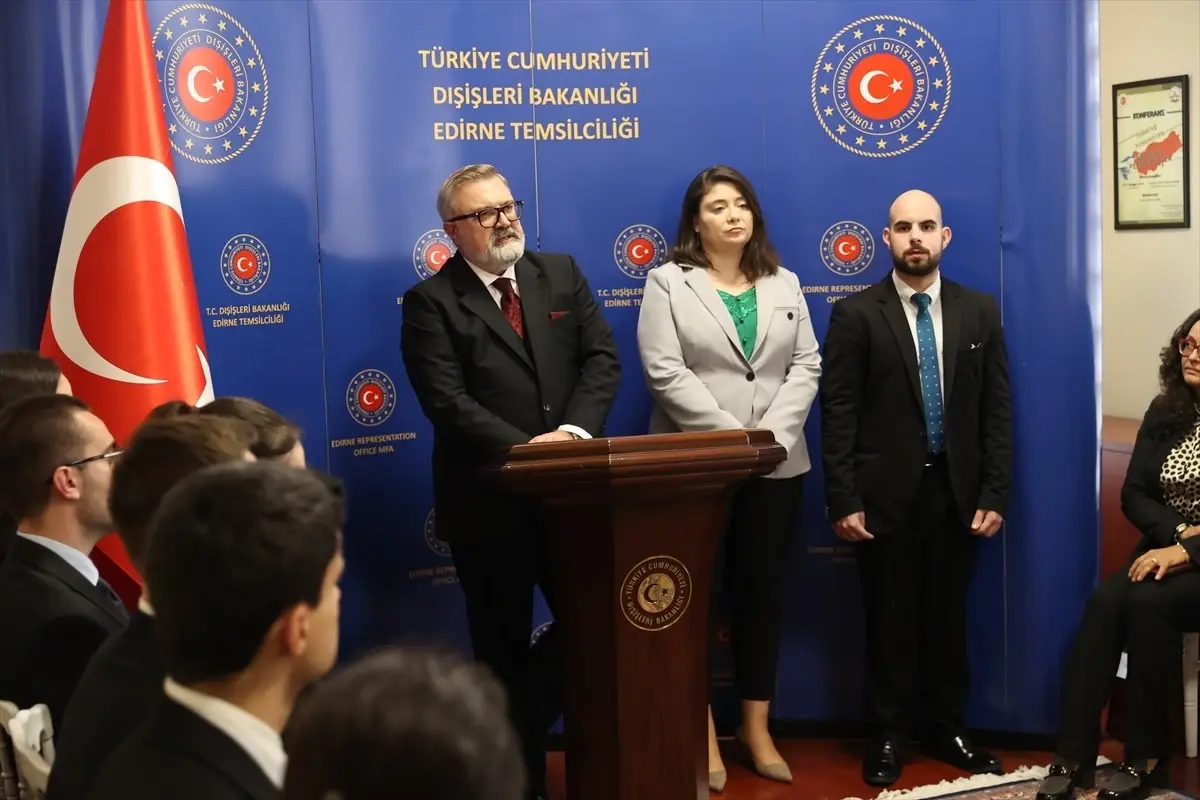 Bulgaristan'dan gelen yeni mezun diplomatlar Edirne'de ziyaretlerde bulundu