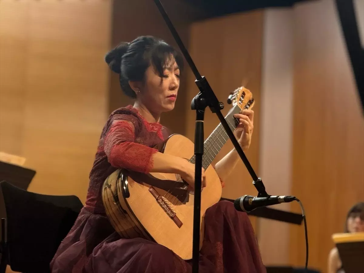 BBDSO'da Çinli Gitarist Xuefei Yang Konser Verdi
