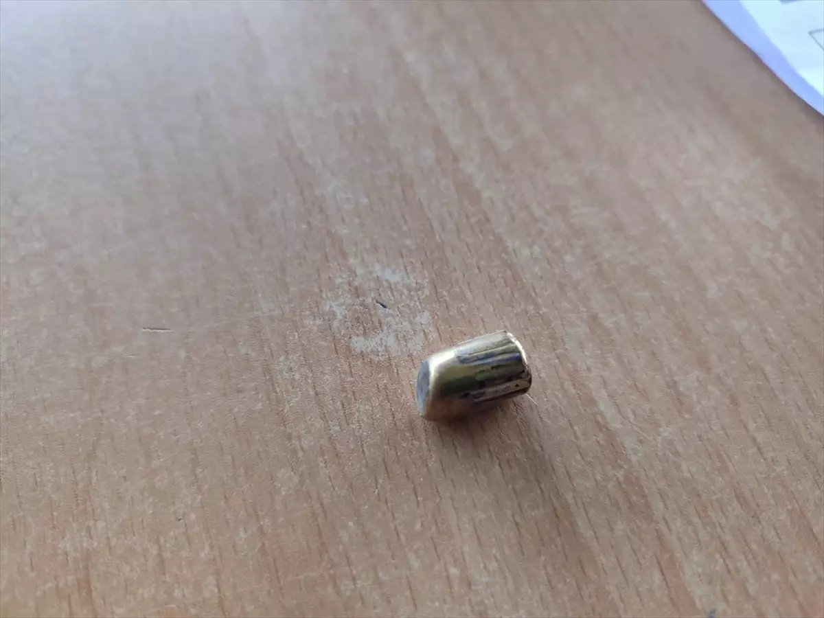 Bursa'da Minibüs Durağına Mermi Isabet Etti