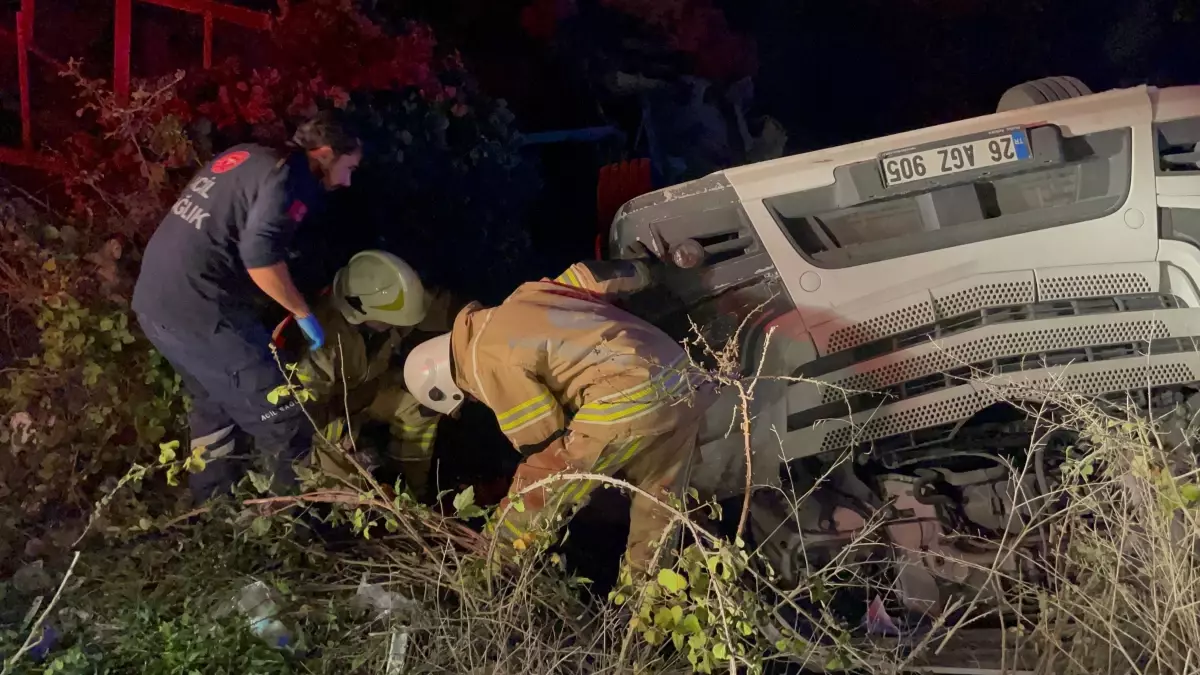 Bursa'da TIR Kazası: Şoför Hayatını Kaybetti, Bir Kişi Yaralandı