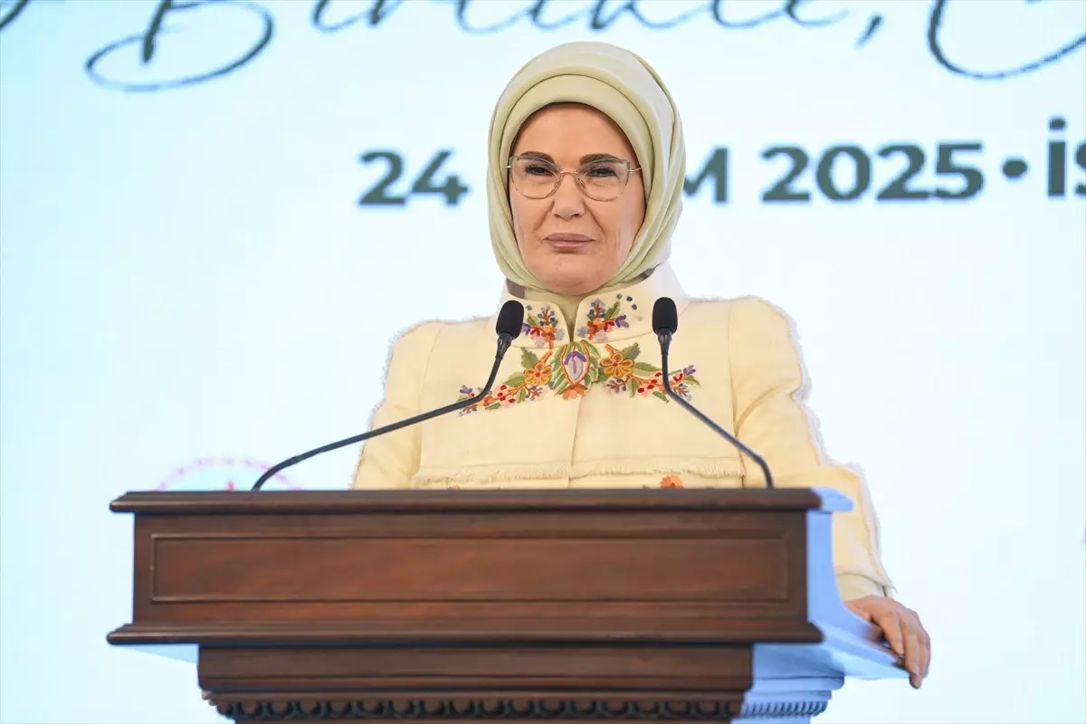 Cumhurbaşkanı Erdoğan'ın eşi Emine Erdoğan, 'Siirtlilerle Buluşma' programında konuştu Açıklaması