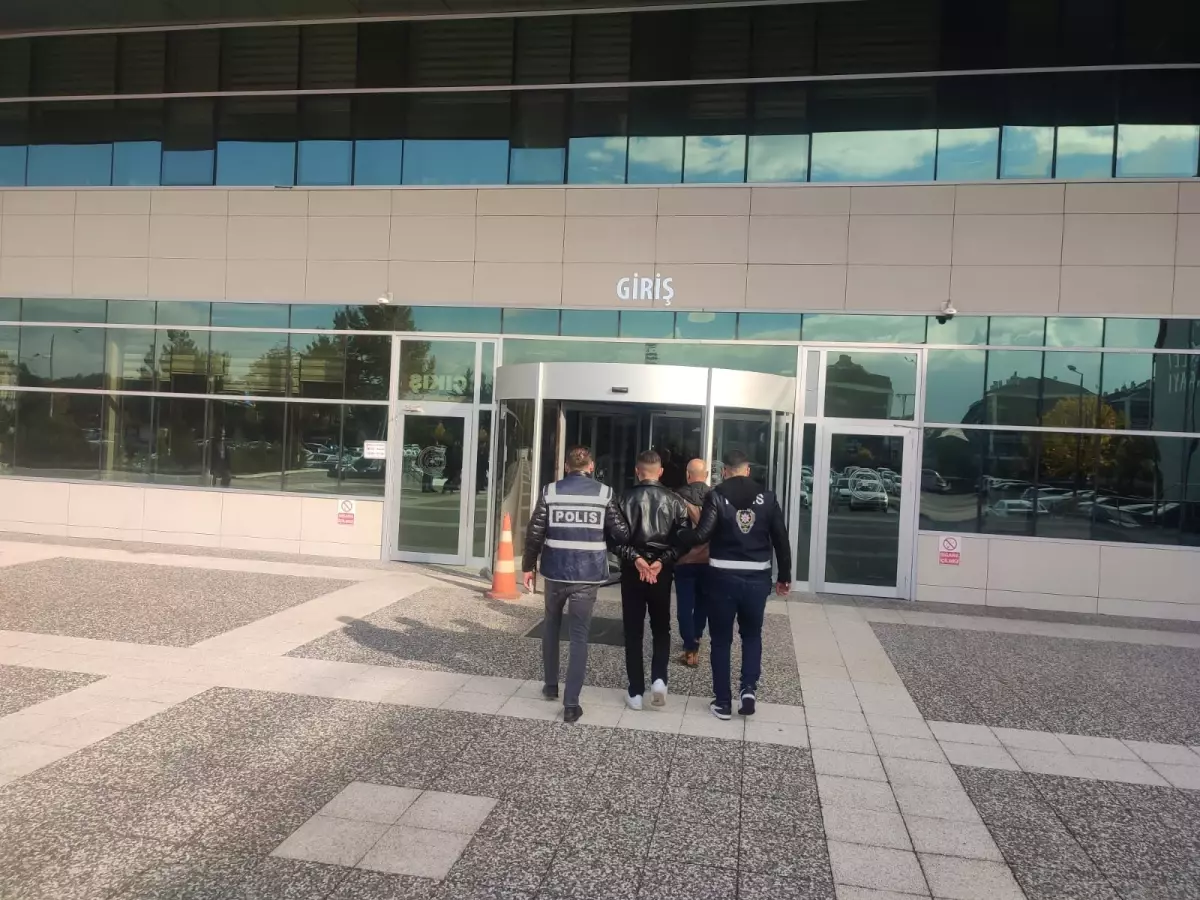 Bolu'da Dedesinin Evinden Hırsızlık Yapan Genç Tutuklandı