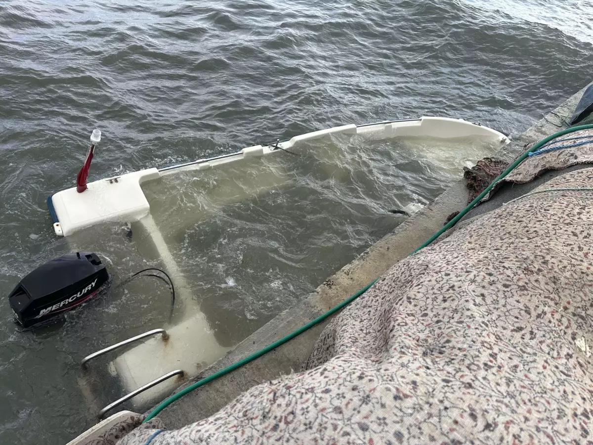 Edremit Körfezi'nde Lodos Fırtınası Tekne ve Balıkçılara Zarar Verdi