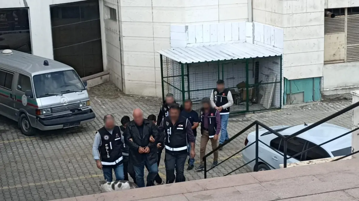 Balıkesir'de Üç Kişinin Ölümüyle İlgili Üç Şüpheli Adliyeye Sevk Edildi