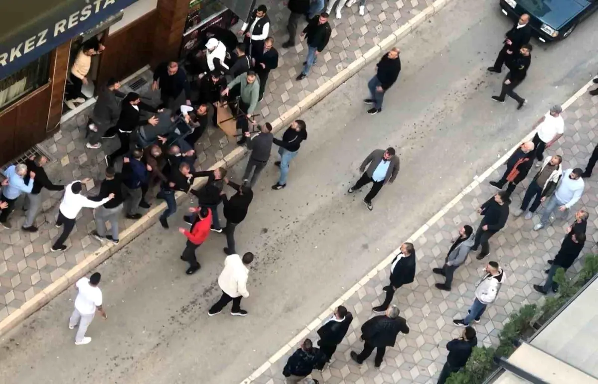 Elazığ'da İki Grup Arasında Büyük Kavga: Silah Sesleri ve Masa Sandalye Uçuştu