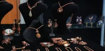 Elektrik tesisatının eskiyen bakır kabloları 'sıfır atık' temasıyla değerli takılara dönüştü