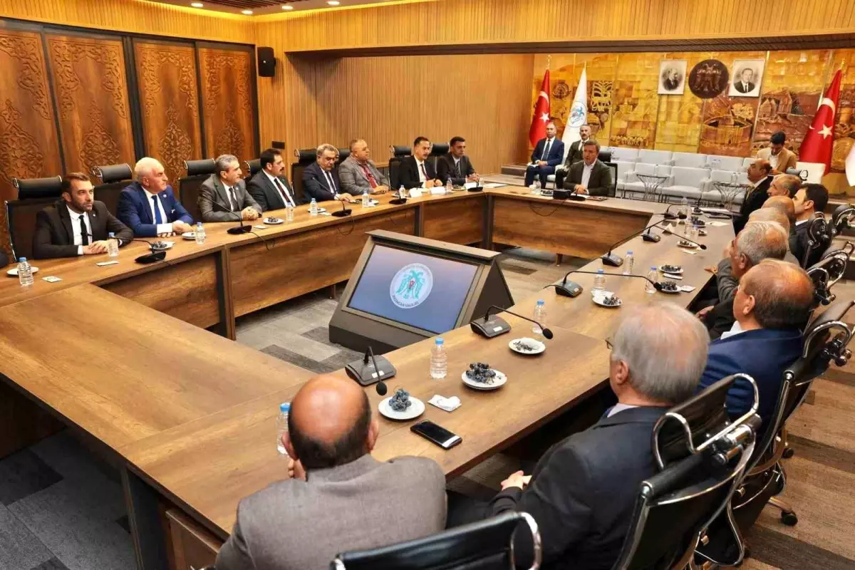 Erzincan'da Proje Toplantısı: Vali Aydoğdu Bilgi Verdi.