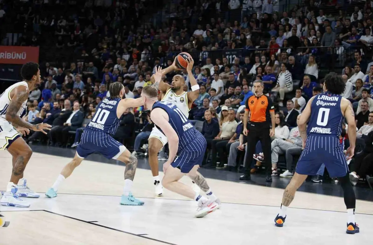 Fenerbahçe Beko, A. Efes'i Deplasmanda Mağlup Etti