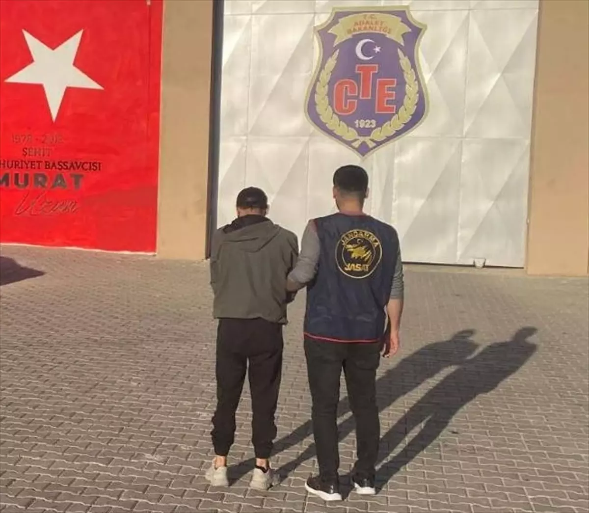 Nitelikli Hırsızlık Suçundan Aranan Hükümlü Kırşehir'de Yakalandı