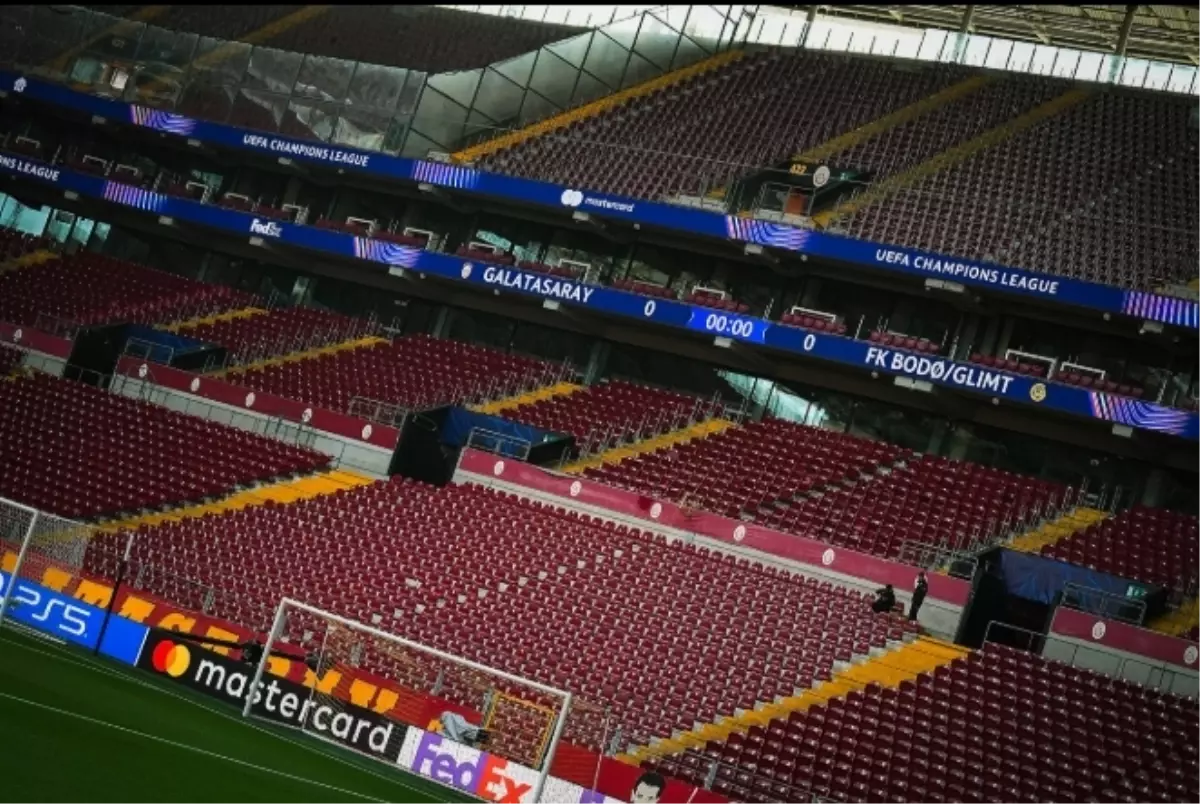Galatasaray statta hoparlörden taraftar sesi veriyor mu?