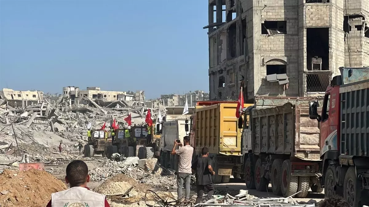 İHH, Gazze'de Yardım ve Enkaz Kaldırma Çalışmalarını Sürdürüyor