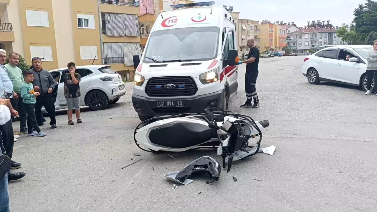 Manavgat'ta Motosiklet ve Otomobil Çarpıştı: 1 Yaralı